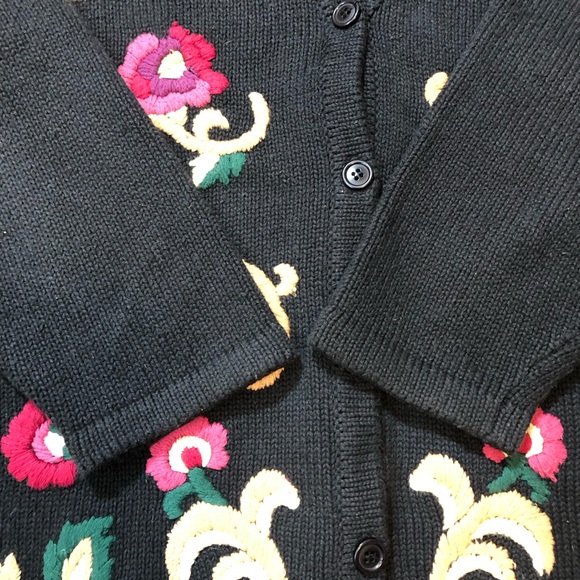 Vintage 80’s The Bay Embroidered Floral Cardigan - Picture 8 of 17